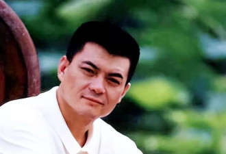 她10年捧红丈夫,丈夫却转身娶秦海璐,剩她跟儿子相依为命