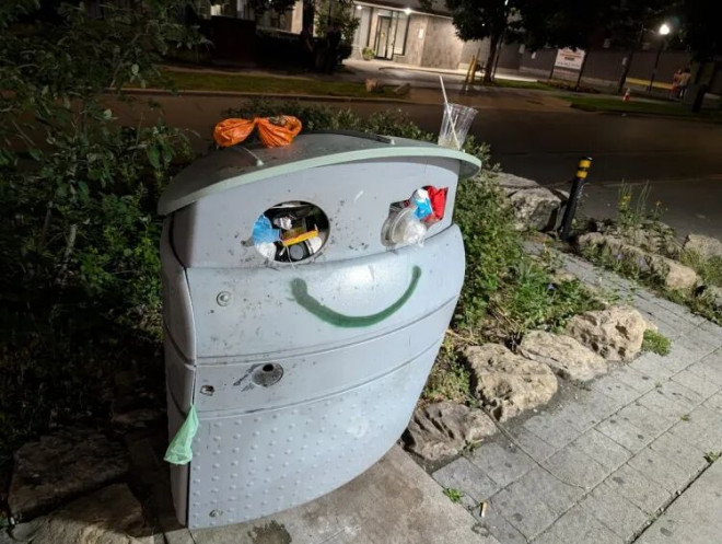 Getting into Garbage Bins: Understanding the relationship between garbage bin design, pedestrian use, and litter – U of T Trash Team
