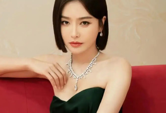 秦岚靓丽写真露出事业线大美腿！魔鬼身材性感火辣
