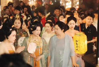 71岁董明珠穿汉服美炸，高发簪唐服装率闺蜜团走古风，气质拉满