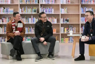 马云穿6万LP，蔡崇信穿李宁接地气！一张高管合照，暴露顶级富豪穿衣…