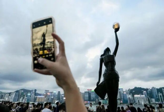 国安审查下，飞到台湾看电影的香港人