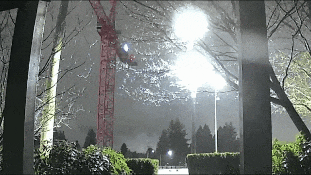 天空一声巨响 强光闪亮！温哥华大地狂颤！地震？坠机？UFO？