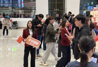 中东滞留旅客艰难“回家路”：狂刷8张机票