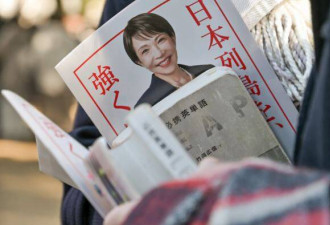 65岁女首相，年轻人为何一面倒欢呼