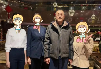 58岁李亚鹏被偶遇，破裤子配旧鞋很朴素，羽绒服穿十几年袖口漏绒