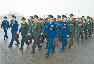 人民大会堂外 这些人排队冻得瑟瑟发抖