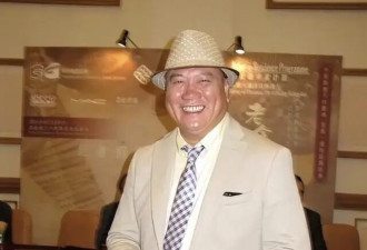 担心！香港知名影帝被曝健康出现问题，行动不便需要用轮椅代步