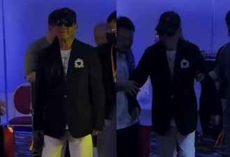 担心！香港知名影帝被曝健康出现问题，行动不便需要用轮椅代步