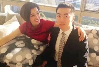 刘晓庆穿红裙和小鲜肉依偎在一起，相差几十岁