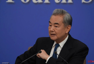 王毅“喊话”海外同胞：你身后的祖国稳如泰山...