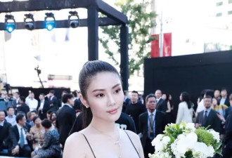 “徐冬冬”才是“饱满女神”，穿黑色连衣裙扎高马尾，气质太炸裂