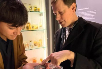 刘烨妻子晒儿女近照！15岁诺一身高直逼190