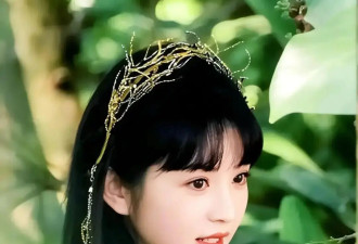 田曦薇写真露出事业线！丰满火辣魔鬼身材不愧性感女神