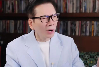 向华强小儿子向佑现身牙科诊所，穿黑衣低调朴素，已被向太拉黑