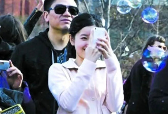 不再是奶茶妹妹？32岁章泽天亮相巴黎时装周，气质绝了