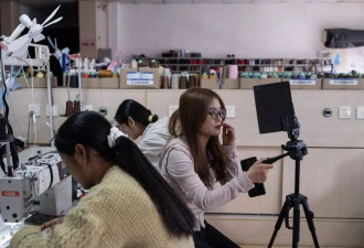 在透析室楼上，有一家“肾友工厂”