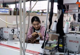 在透析室楼上，有一家“肾友工厂”