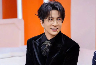 薛之谦老婆怀二胎步伐轻松，现身产检心情愉快