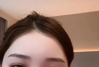 马筱梅剖腹产仅13天就直播带货，"汪宝"安置身侧婴儿床中，一边互动带娃一边卖货