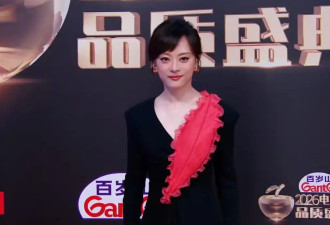 孙俪换新发型颜值回春！穿黑色高叉长裙亮相红毯，自曝邓超羡慕戏里的老公