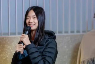 53岁李小萌自曝与14岁女儿闹掰：拍桌对骂后，母女关系降至冰点