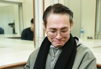 海俊杰丧妻后罕见露脸，面容憔悴瘦了一圈，提及亡妻当众泣不成声