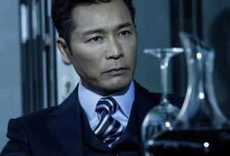 宁可脸僵似蜡像,也不愿优雅老去,中年“面目全非”的男星好可惜