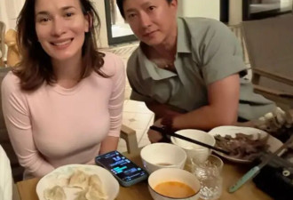韩庚和妻子与友人聚餐，素颜皮肤黑眉毛好淡，卢靖姗状态比他好