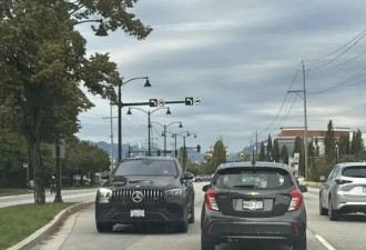 "列治文老司机"+3！Costco神撞车、大奔逆行、红灯高速冲路口