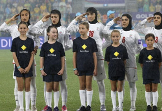 拒唱国歌被骂"叛国"：五伊朗女足球员在澳获庇护