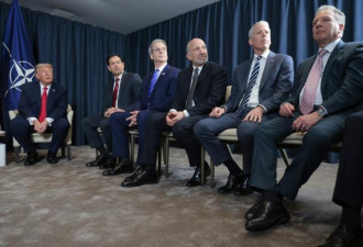 MAGA象征：川普迷上它，执意让身边人人手一双