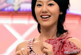 被央视开除？朱迅的私生活谣言太离谱，她跟王冠“同病相怜”