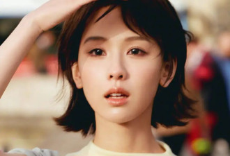 陈都灵“短卷发”杀疯了，撞色上衣+撞色裙，当年的校花回来了！