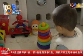 两岁宝宝 在监控里哭得撕心裂肺,阿姨的动作很糟糕