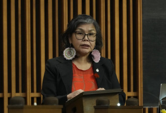 又一名加拿大议员转投自由党，卡尼政府更接近多数席位