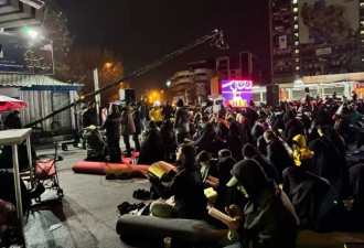 凤凰女记者：伊朗新领袖公布后 深夜景象让我震动
