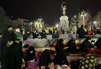 凤凰女记者：伊朗新领袖公布后 深夜景象让我震动