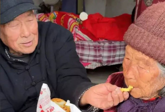 92岁弟去看94岁姐 怀揣1物…全网泪崩