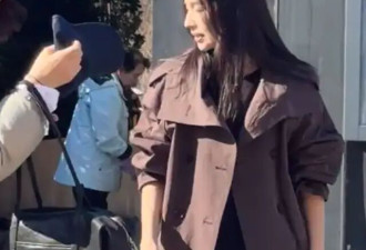 北京街头偶遇46岁董洁 一身春装个头不高 被她颜值震撼到