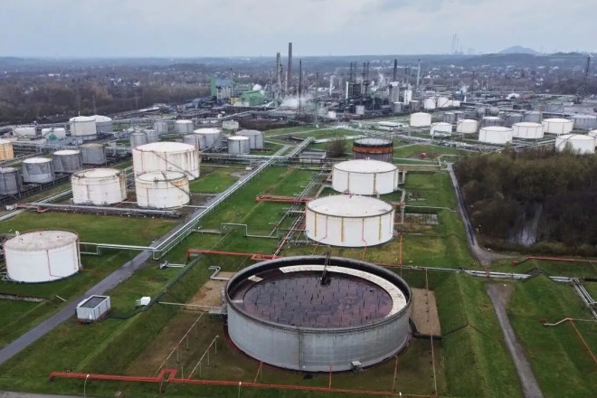 Canada, 31 nations agree to release 400M barrels of emergency oil |  Globalnews.ca