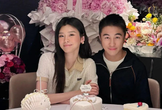奚梦瑶戴16万布契拉提过生日，何猷君送上巨型芍药花束是宠妻狂魔