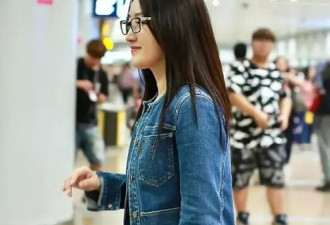 54岁的杨钰莹到了大婶的年纪 却还是少女身材