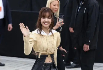 巴黎这一夜，李龙馥像贵族王子、刘亦菲穿土衣服、周冬雨像个男人