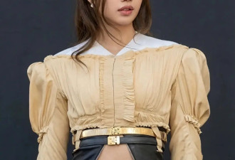 巴黎这一夜，李龙馥像贵族王子、刘亦菲穿土衣服、周冬雨像个男人
