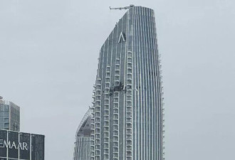 杜拜高楼被无人机"砸出大洞" 伊朗持续轰炸多国