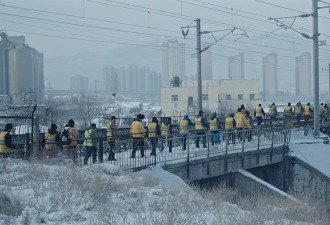 旅德艺术家称拍到新疆“再教育营”劳动场景