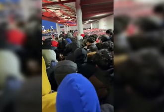 大多伦多Costco一早挤爆! 上百人排队疯抢, 都想靠它发财!