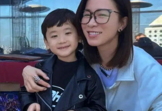 佘诗曼带干儿子吃披萨！为讨好Jaco给他买玩具，单身无子已留遗嘱