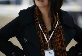 57岁王茜:大23岁老公已去世11年，和女儿相依为命